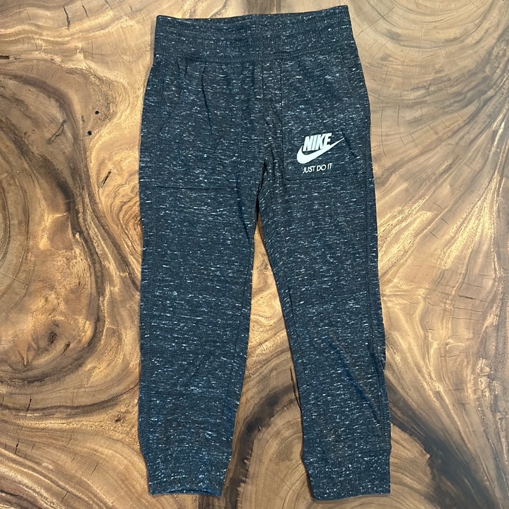 Nike girls Anthracite lightweight joggers